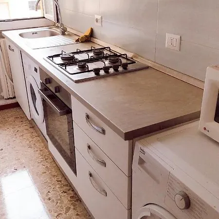 Euro House ホステル *